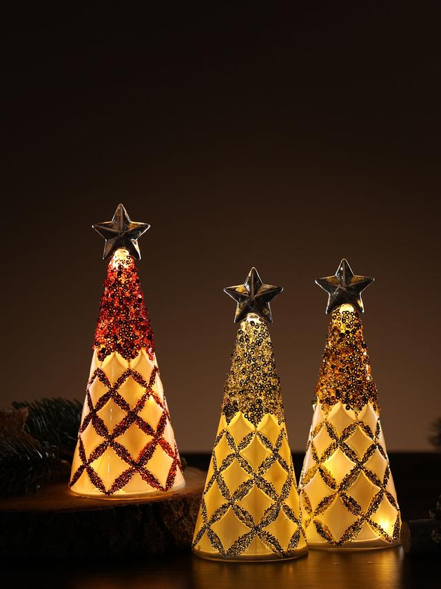 Produktbild von Deko Tannenbäume mit Pailletten & LED-Beleuchtung, 3er-Set