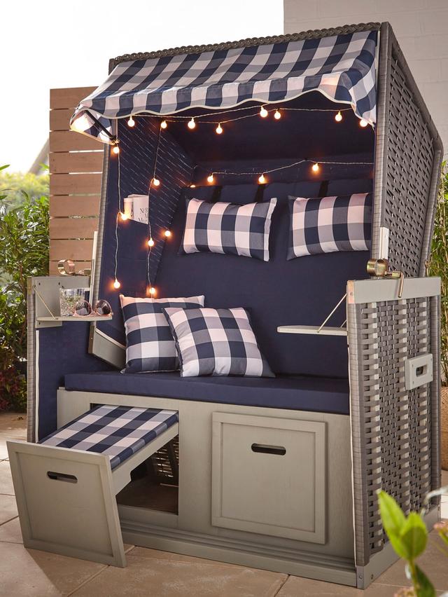 Produktbild von Strandkorb im maritimen Design, LED Beleuchtung, verstellbare Rückenlehne, ausziehbare Fußstütze, inkl. Zier- u. Nackenkissen