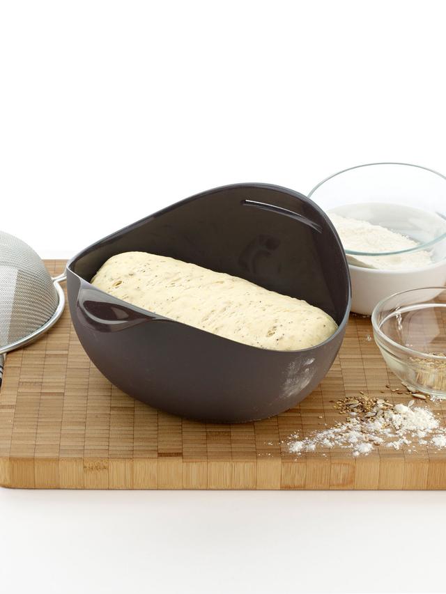 Produktbild von Brotback-Set "Alles-in-einer-Schale" Wiegen, Kneten und Backen, 2-teilig + Teigschaber