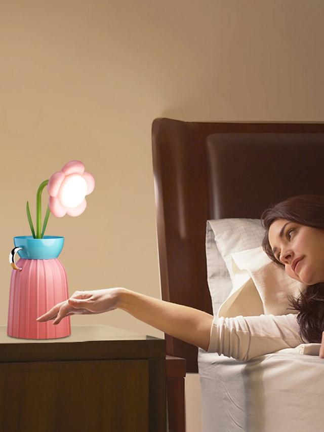 Produktbild von LED Tischleuchte Blume mit Vase, kabellos, dimmbar, 3 Lichtfarben, 167 g
