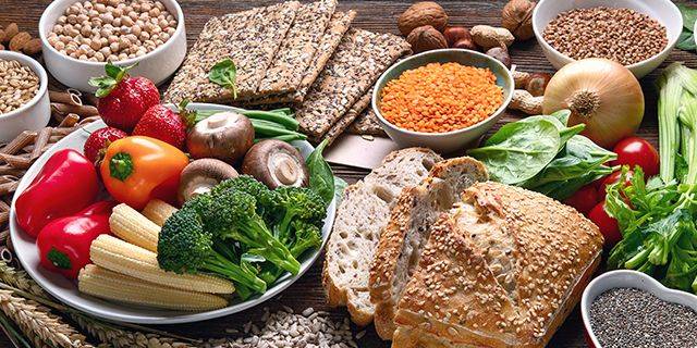 Ernährung mit Obst, Gemüse und Vollkornprodukten 250416-gesundheits-beratungs-newsletter-april-image-block-wechseljahre-1920px-breit.jpg