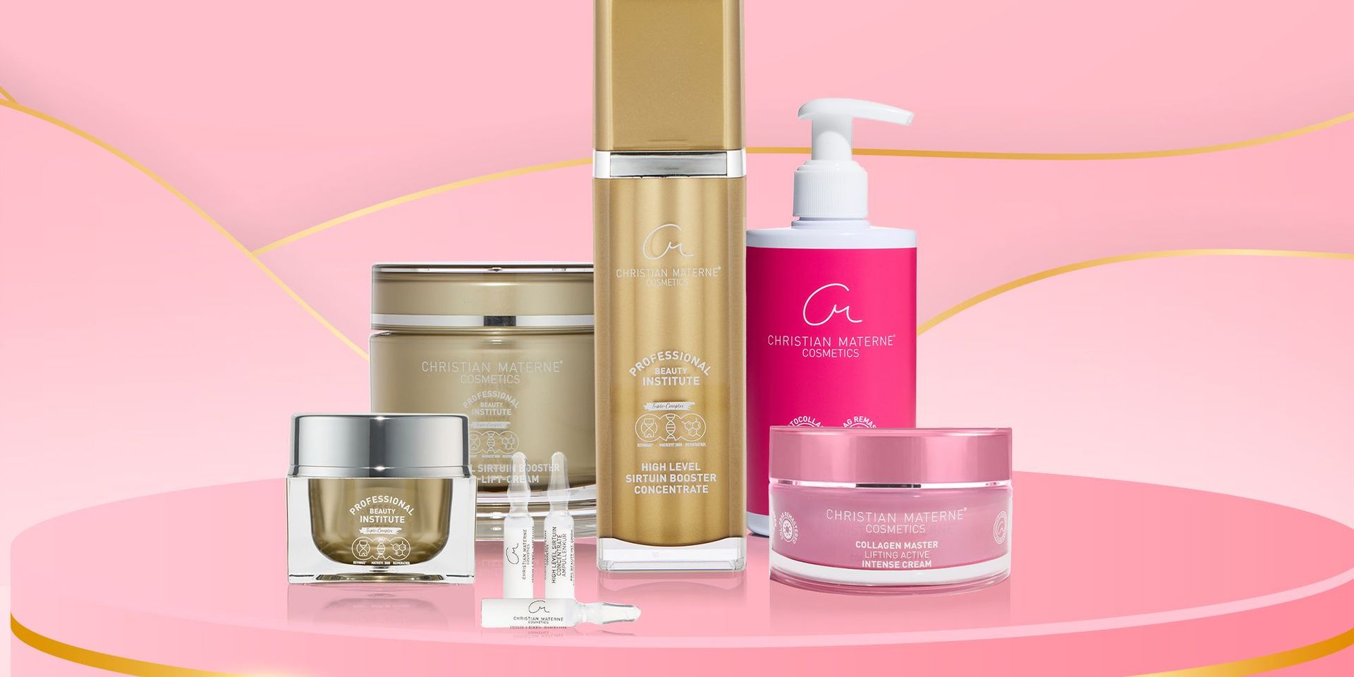 Verschiedene gold- und rosa-farbene Kosmetikprodukte von Christian Materne Cosmetics, darunter Cremetiegel, Flasche mit Pumpspender und Ampullen, auf rosa Untergrund.