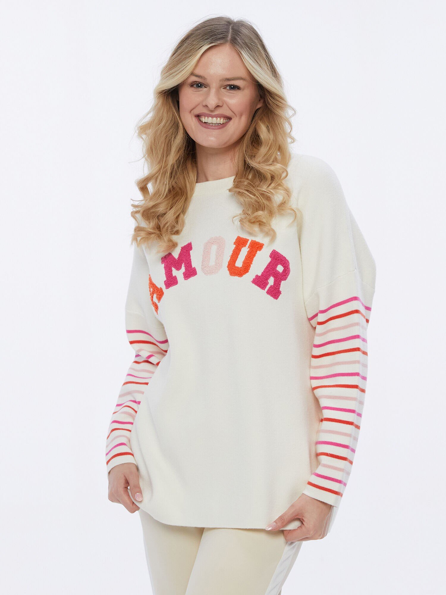 L'AMOUR • EMBROIDERED PULLOVER